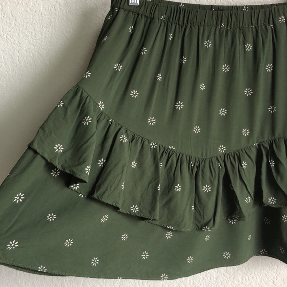 Madewell Pull On Ruffle Tiered Mini Skirt Dot Daisie Dark Forest Green - Picture 4 of 12